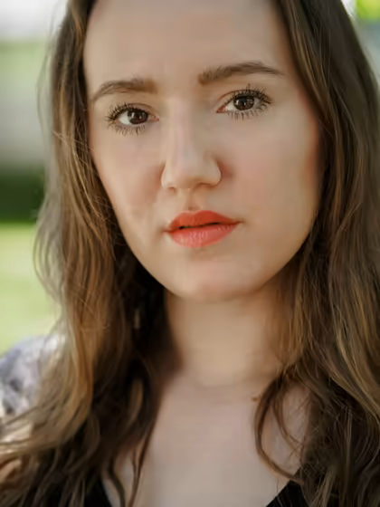 Alicia Reuß, Portrait im Freien